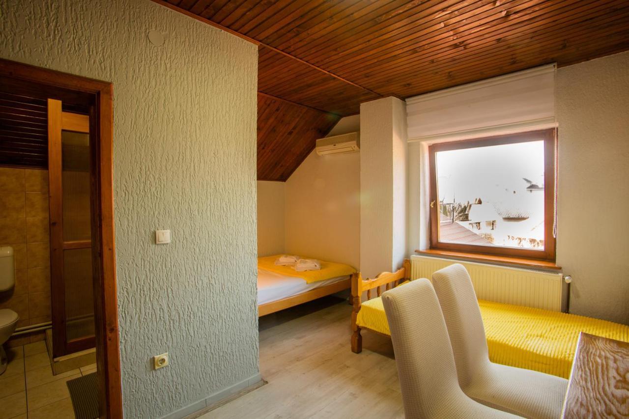 Guest House Vila Alexandar Palić Buitenkant foto