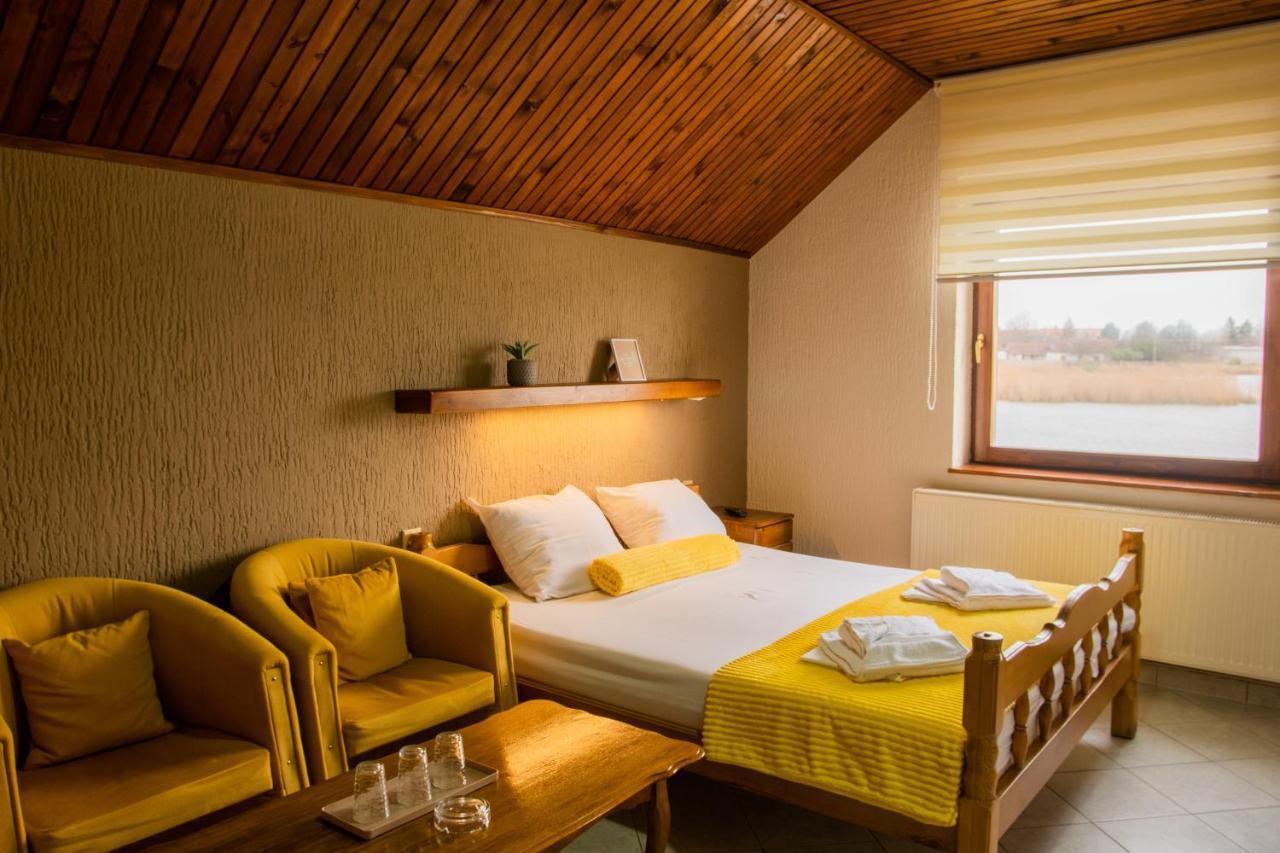 Guest House Vila Alexandar Palić Buitenkant foto