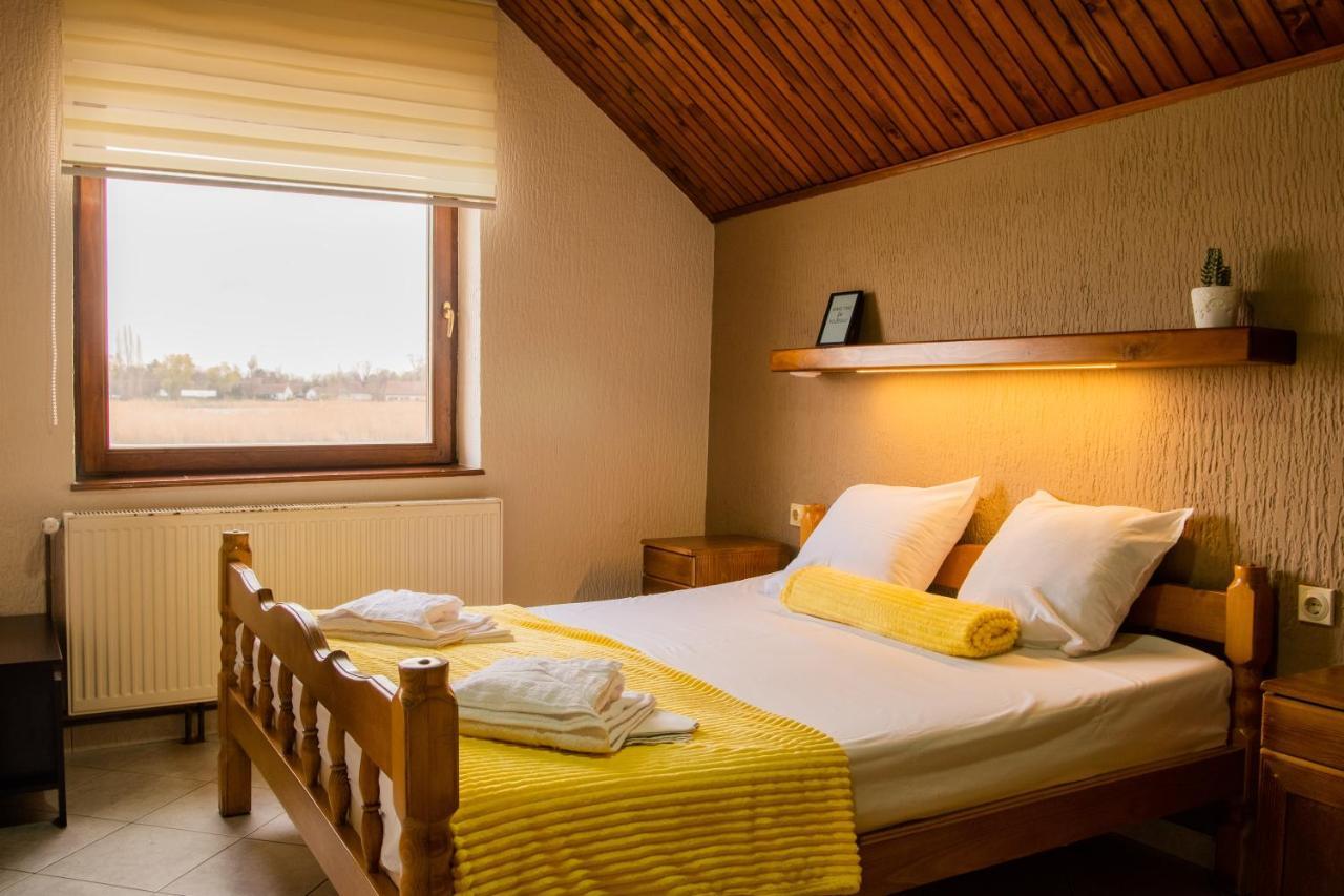 Guest House Vila Alexandar Palić Buitenkant foto