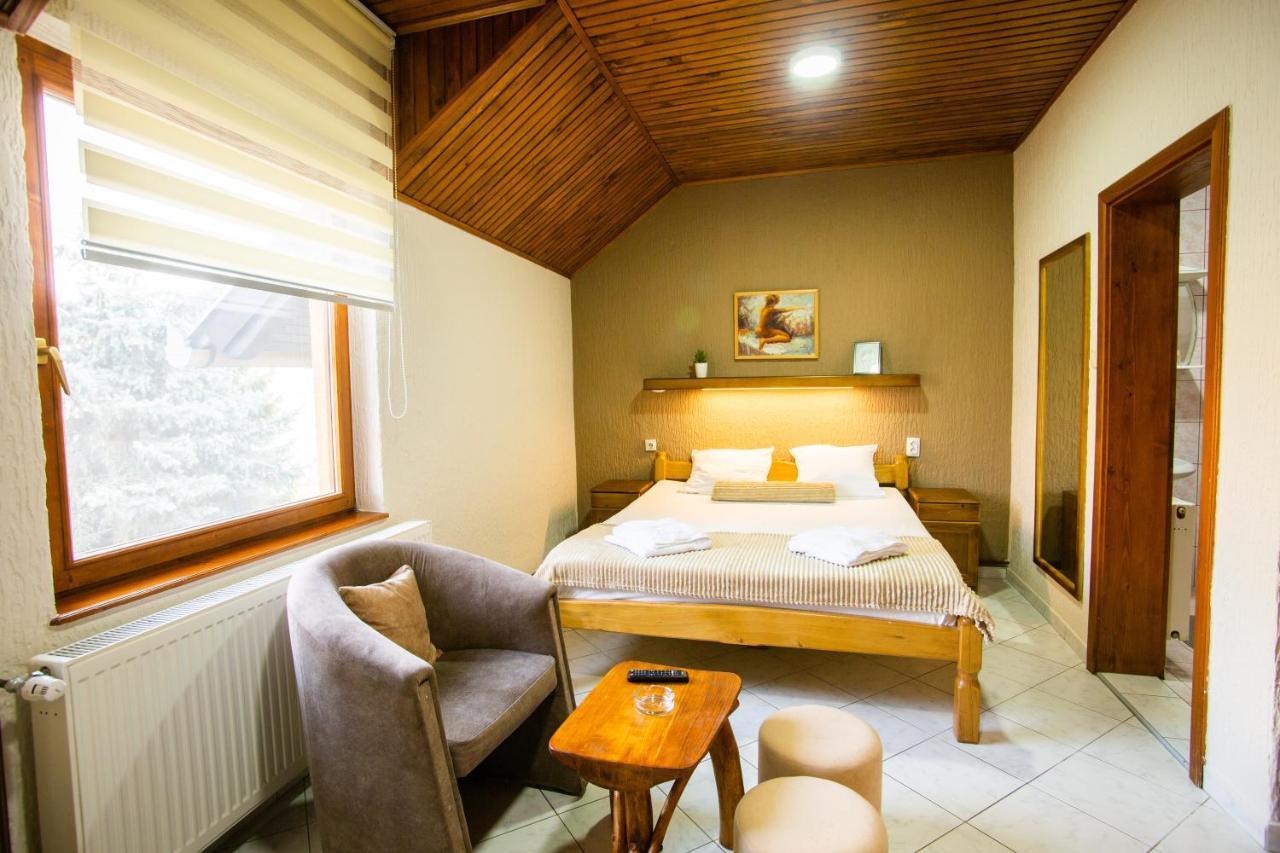 Guest House Vila Alexandar Palić Buitenkant foto
