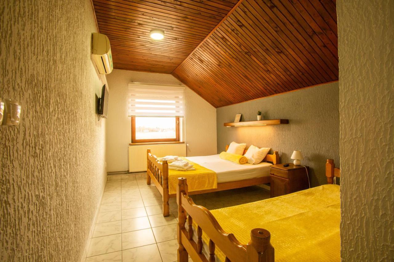 Guest House Vila Alexandar Palić Buitenkant foto