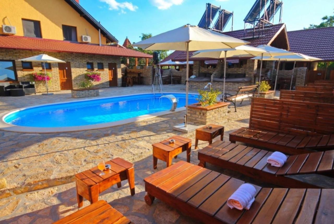 Guest House Vila Alexandar Palić Buitenkant foto