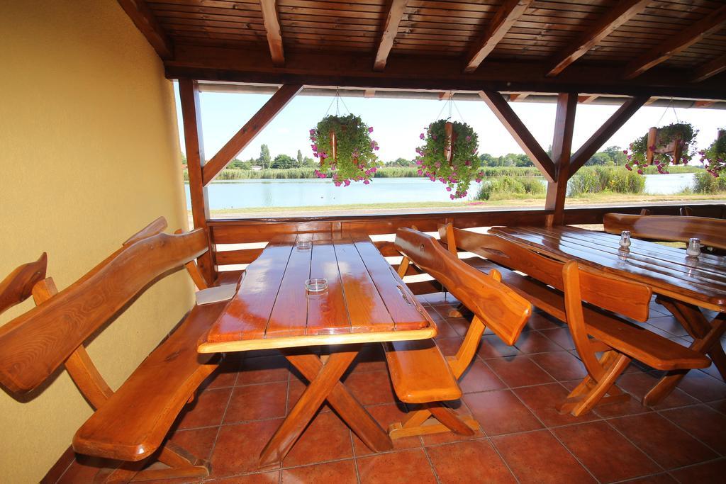 Guest House Vila Alexandar Palić Buitenkant foto