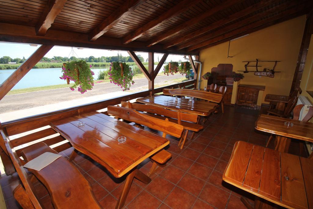 Guest House Vila Alexandar Palić Buitenkant foto