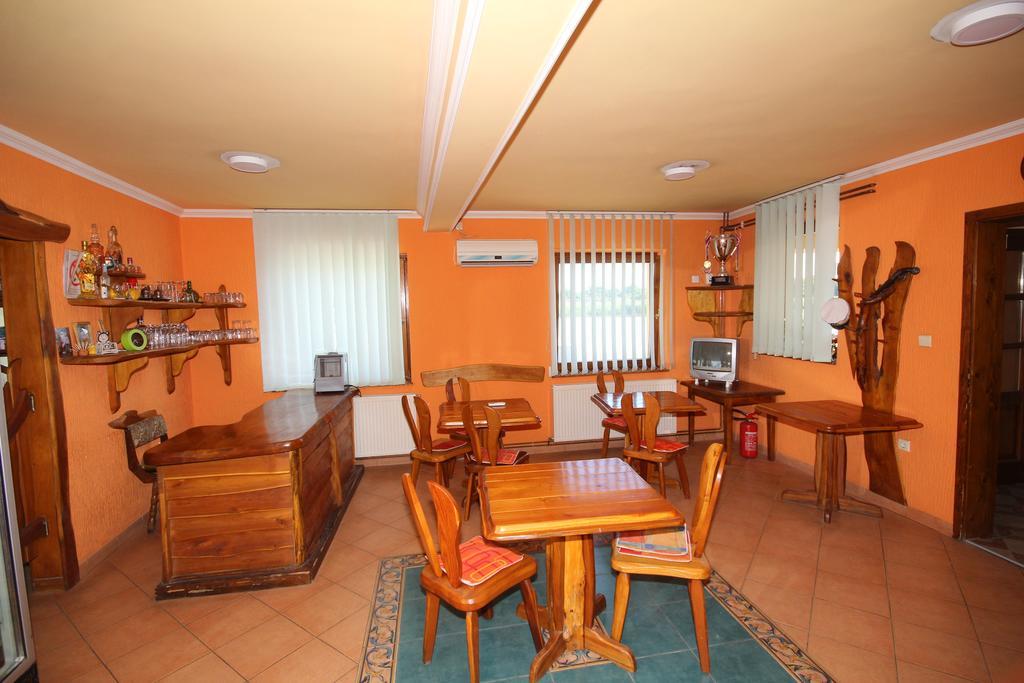 Guest House Vila Alexandar Palić Buitenkant foto