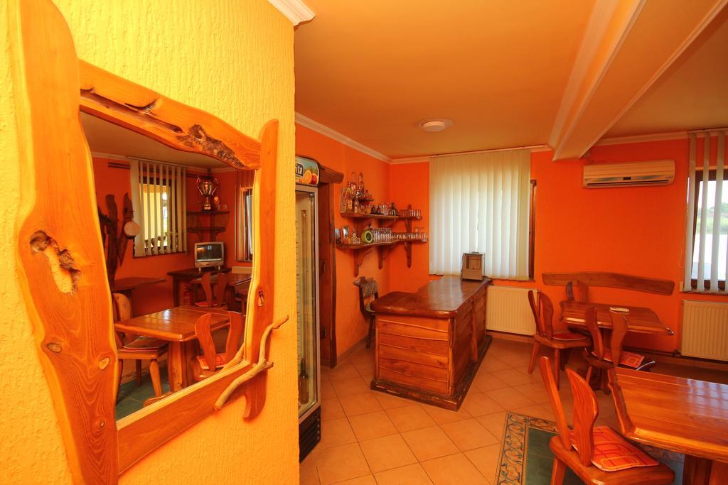 Guest House Vila Alexandar Palić Buitenkant foto