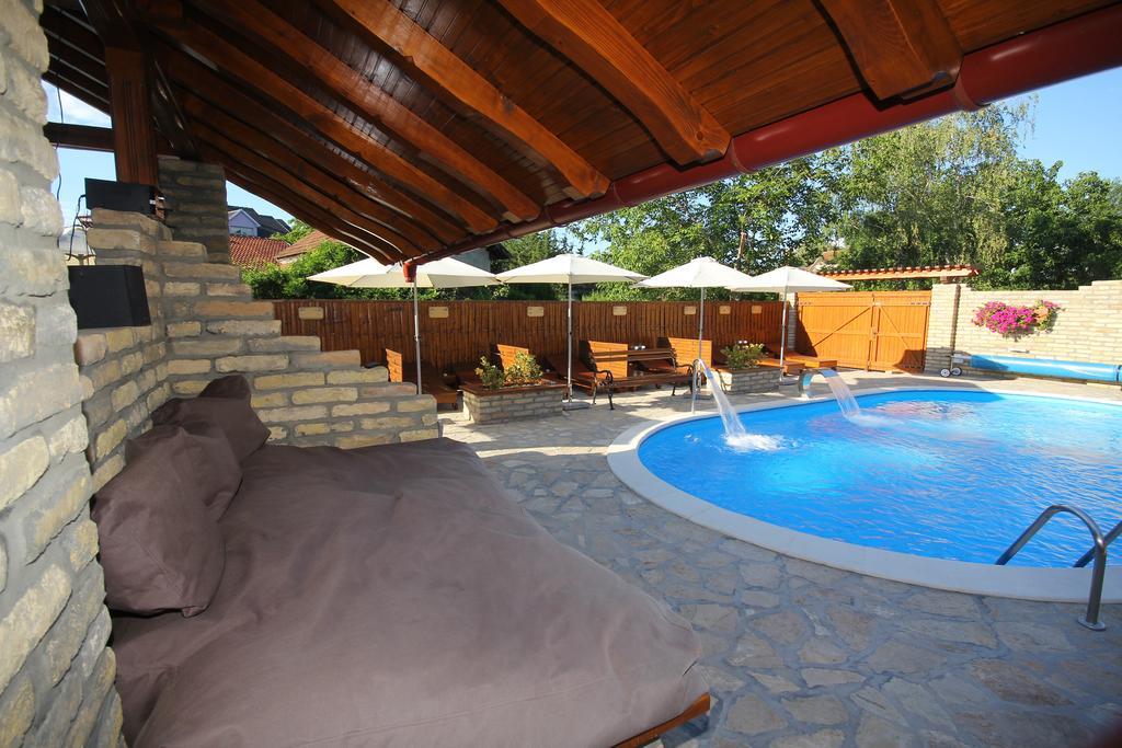 Guest House Vila Alexandar Palić Buitenkant foto