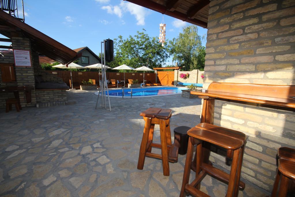 Guest House Vila Alexandar Palić Buitenkant foto