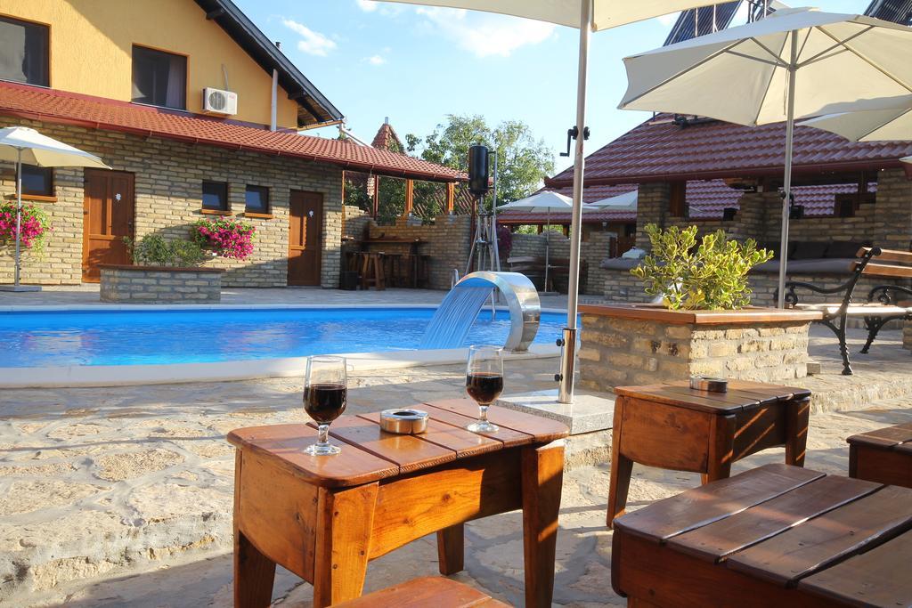 Guest House Vila Alexandar Palić Buitenkant foto
