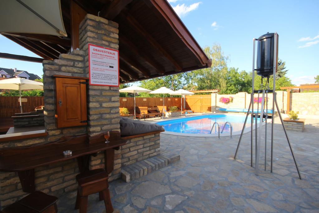 Guest House Vila Alexandar Palić Buitenkant foto