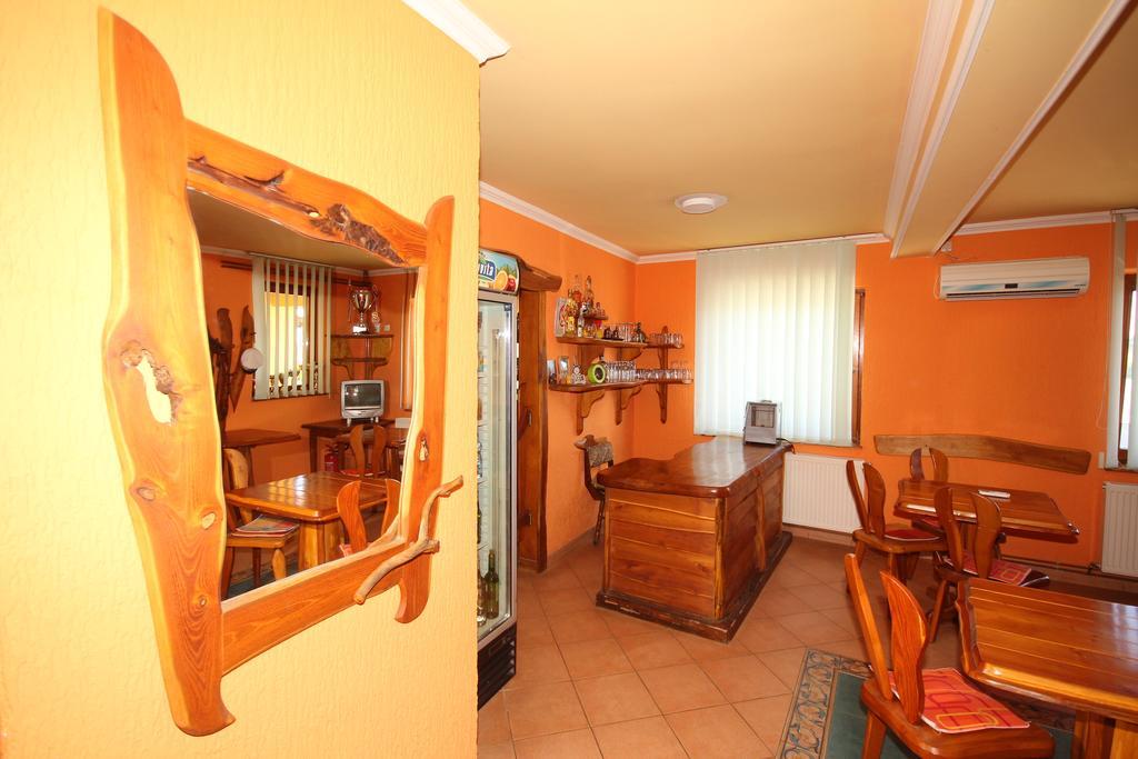 Guest House Vila Alexandar Palić Buitenkant foto