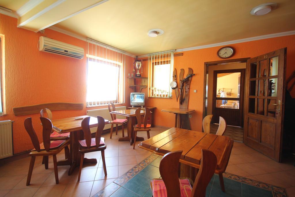Guest House Vila Alexandar Palić Buitenkant foto
