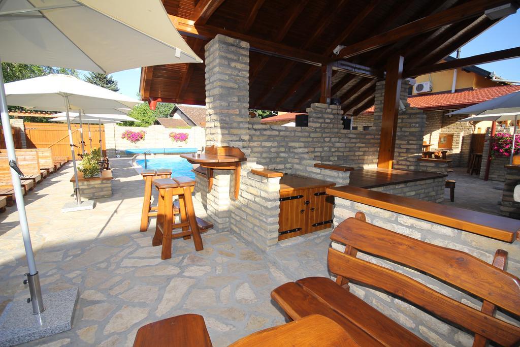 Guest House Vila Alexandar Palić Buitenkant foto