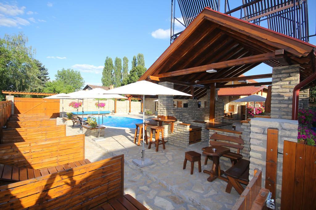 Guest House Vila Alexandar Palić Buitenkant foto