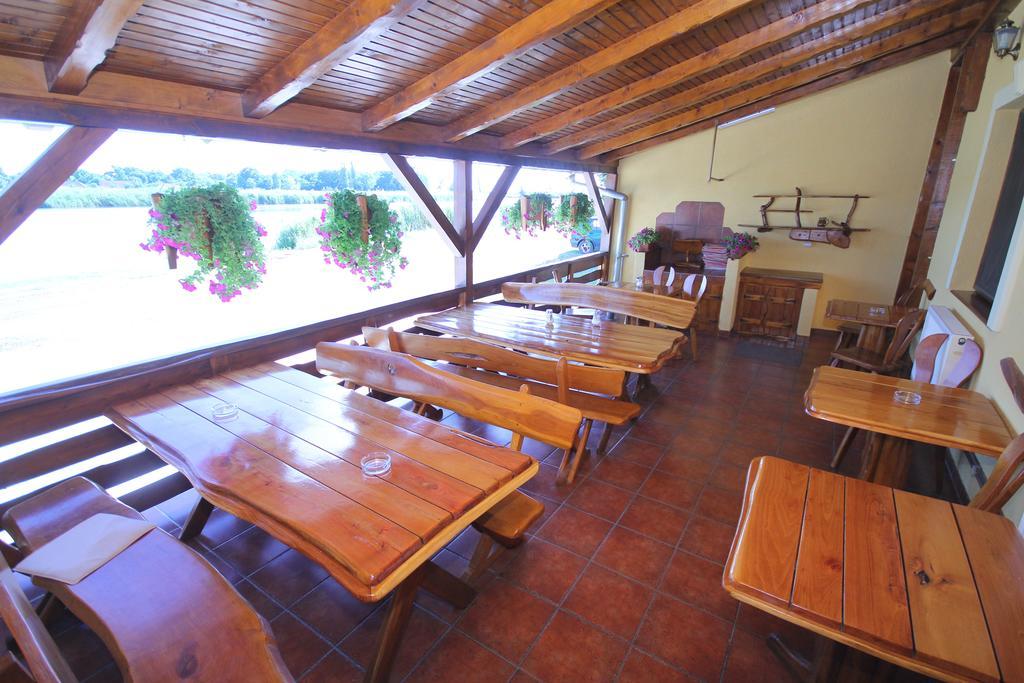 Guest House Vila Alexandar Palić Buitenkant foto