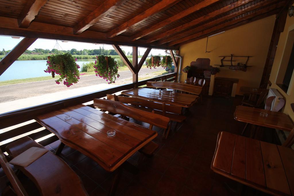 Guest House Vila Alexandar Palić Buitenkant foto