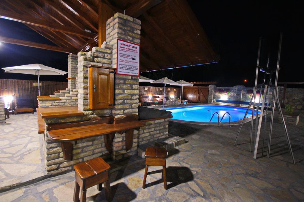 Guest House Vila Alexandar Palić Buitenkant foto