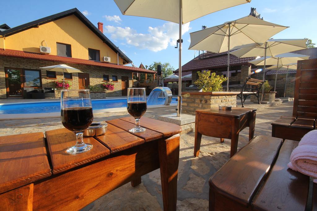 Guest House Vila Alexandar Palić Buitenkant foto