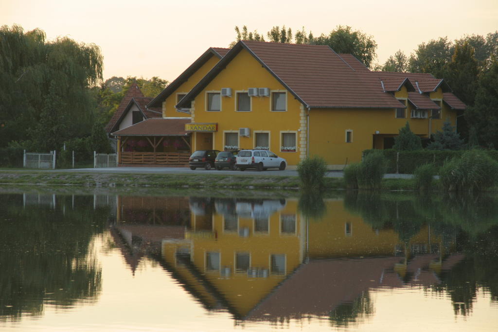 Guest House Vila Alexandar Palić Buitenkant foto
